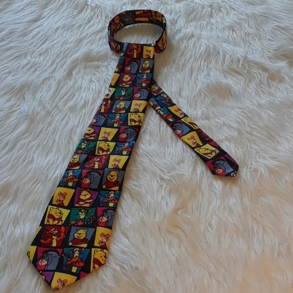 VINTAGE *POOH* WINNIE THE POOH NECKTIE 💚 - Picture 9 of 11
